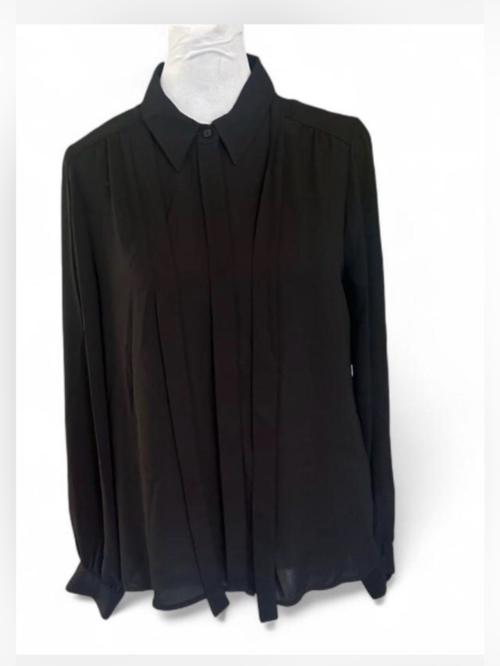 Express Women’s Black Solid Sheer Chiffon Pleated Collared Button-Up, XS